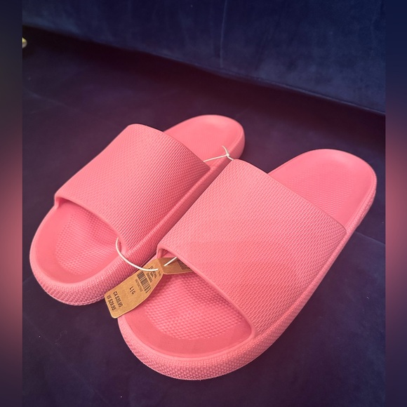 Pink Slippers Victoria's Secret Slides - Picture 2 of 3